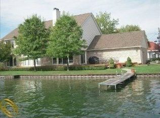 7565 Barnsbury Dr, West Bloomfield, MI 48324