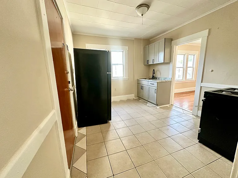 74-76 Curtiss St #2 — Photo 4