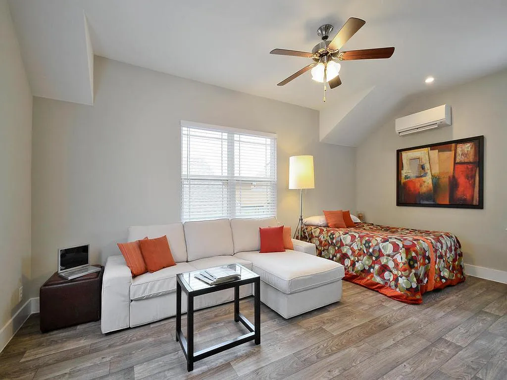 Studio, 450 sqft, $1,250 — Photo 3