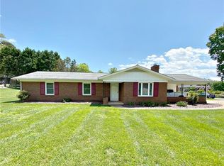 4404 Vine Arbor Dr, Hickory, NC 28602