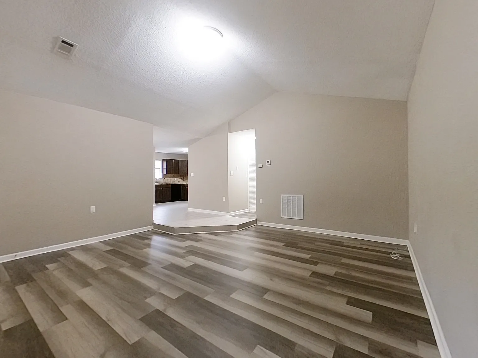 3 bed, 1314 sqft, $1,700 — Photo 4