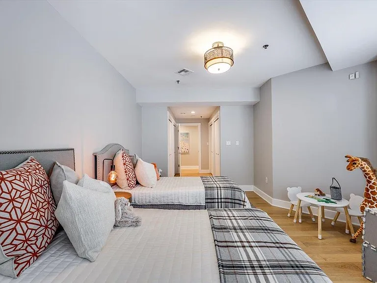 1100 Clinton St #101 — Photo 17