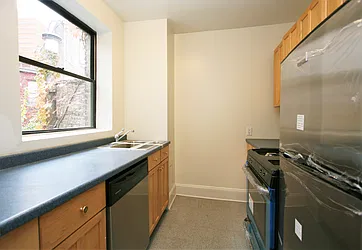 Rented by R New York