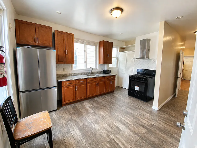 186 Oakwood Pl — Photo 10