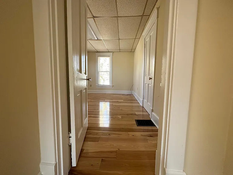 317 E 8th St #B — Photo 23