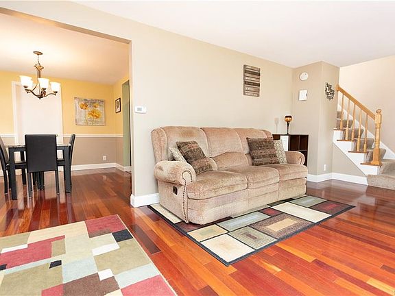 4th image of 376 Moore Ave