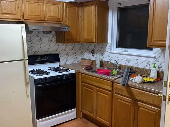 2nd image of 392 Travis Ave Floor 1