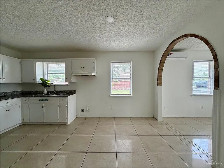 301 S Raul Longoria Rd — Photo 3