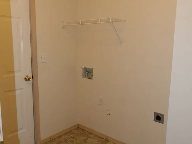 1700 W Canfield Ave — Photo 4