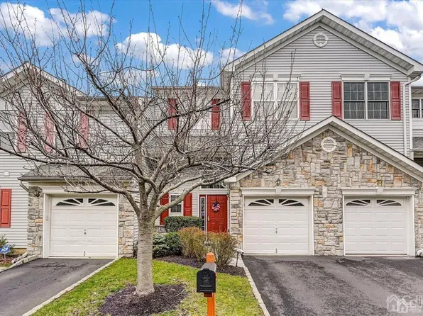 2 Bridgepointe Dr #219, South Amboy, NJ 08879