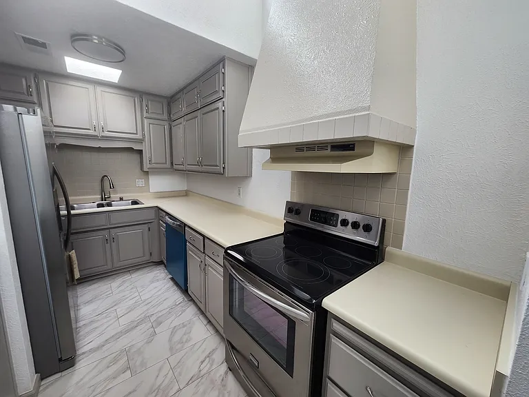 112 Canyon View Ct NE — Photo 4