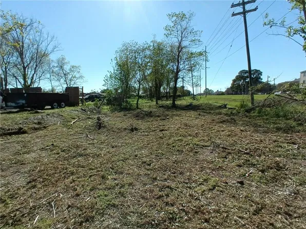 4974 Marque Dr, New Orleans, LA 70127