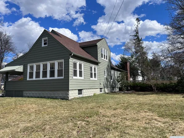 20 Rutland Ave, Colonie, NY 12205