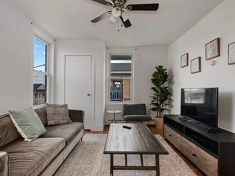 126 N Portland Ave — Photo 7