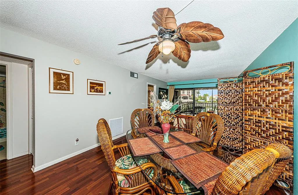 2 bed, 2.0 bath, 890 sqft, $2,100 — Photo 3