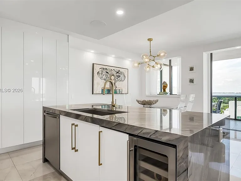 5875 Collins Ave #1807 — Photo 2