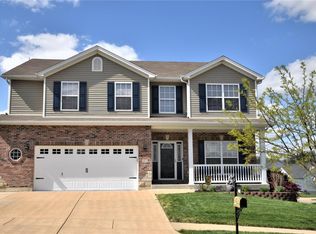 401 Winter Lake Cir, Fenton, MO 63026