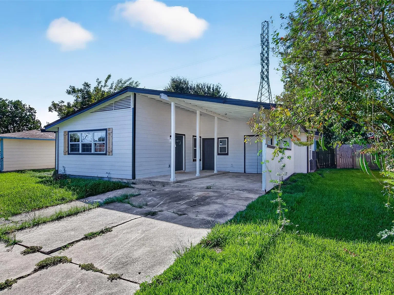 4 bed, 2.0 bath, 1842 sqft, $2,000 — Photo 3
