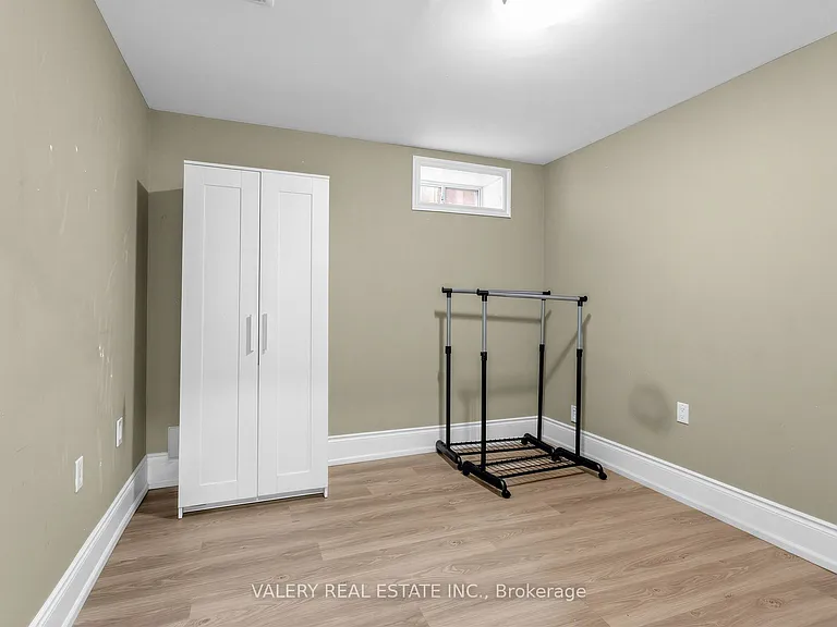 133 Meadowvale Dr #LOWER — Photo 10