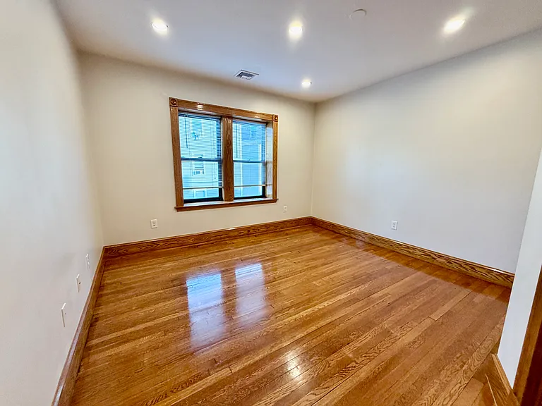 61 River St — Photo 2