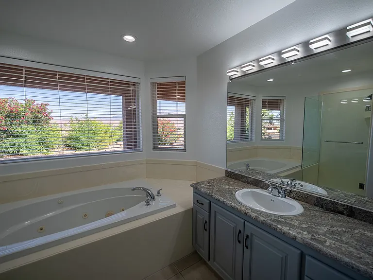 2541 W Spilsbury Ct — Photo 36