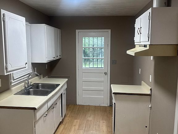 5th image of 1422 Abernathy Rd