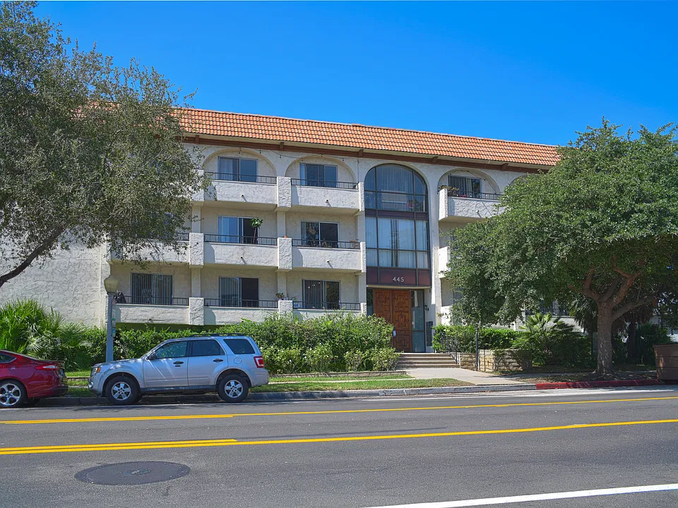 445 S Los Robles Ave #302