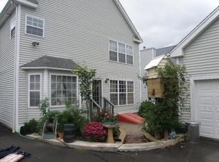 39 Gilbert Ln, Branford, CT 06405