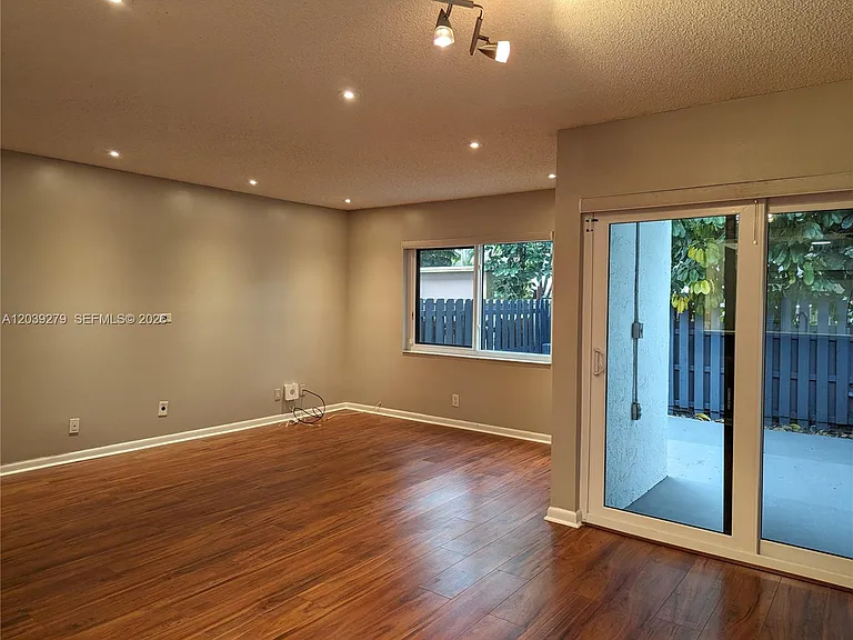 3446 Oak Dr — Photo 9