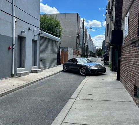 5th image of 118 W Girard Ave