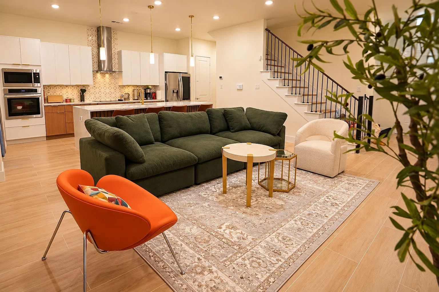 3 bed, 2.5 bath, 1990 sqft, $7,450 — Photo 2