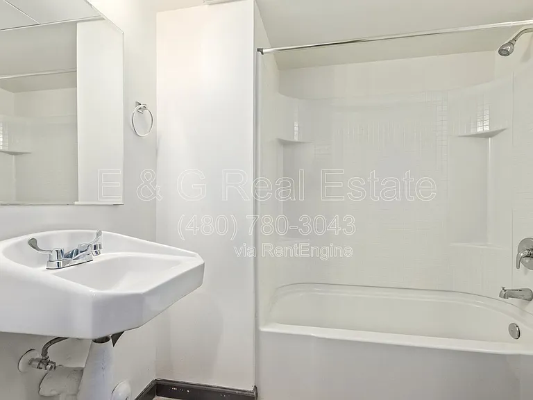 129 N 11th Ave #1B — Photo 12