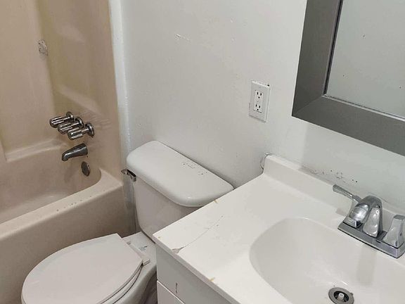 3rd image of 408 Turpin Dr APT 5
