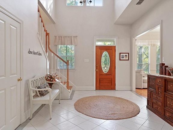5th image of 201 Woodberry Dr