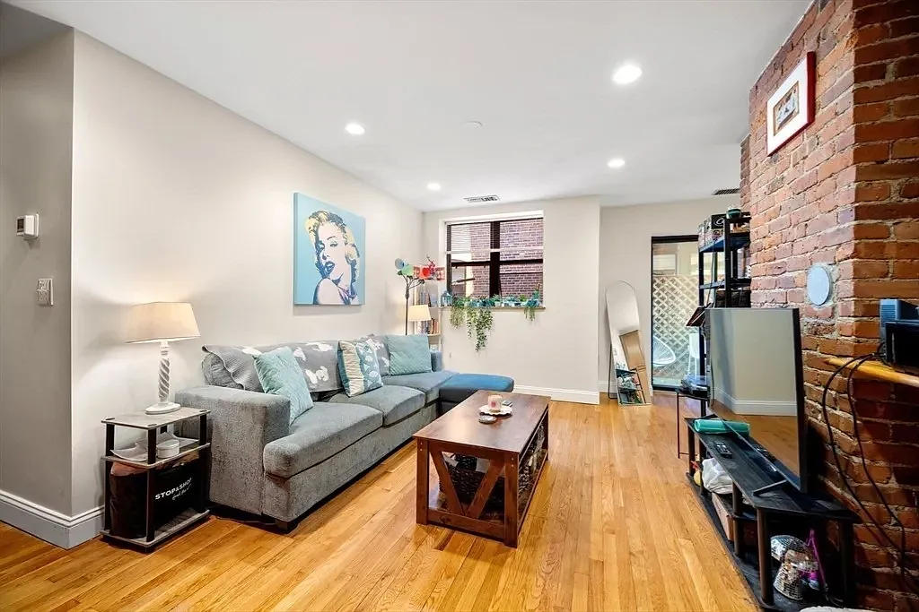 Building Photo - 95 Gainsborough St #307