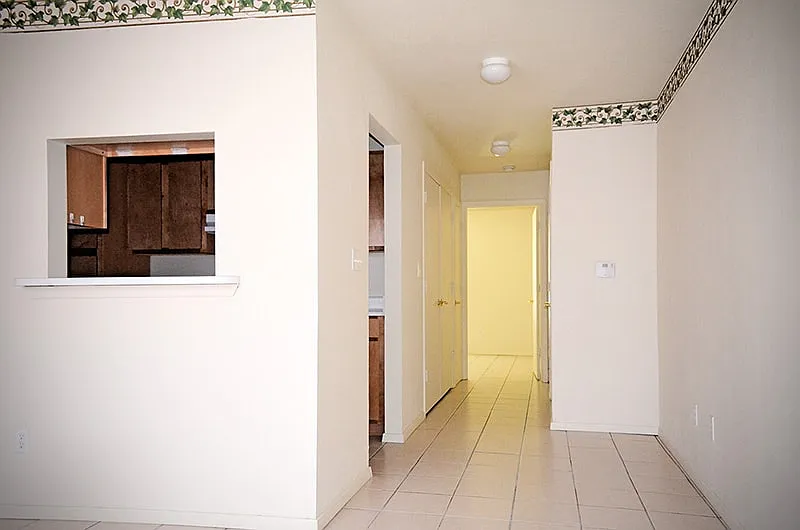Country Manor Apartments — Photo 4