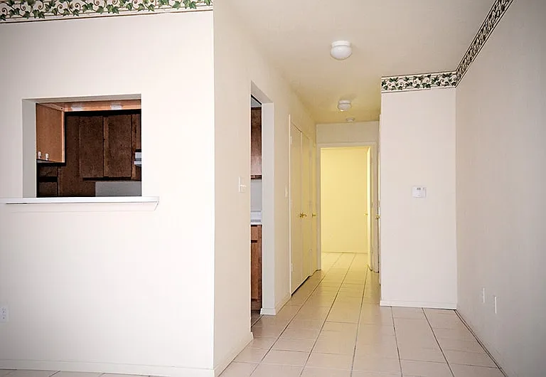 Country Manor Apartments — Photo 4