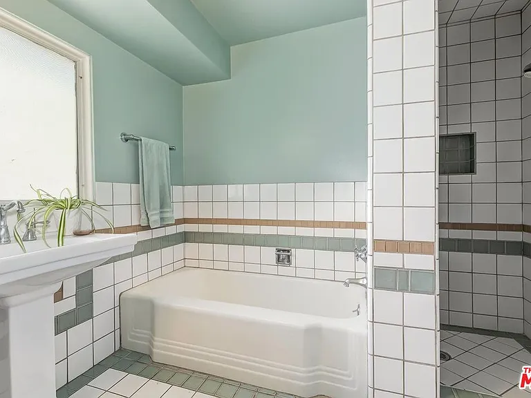 515 N Kenter Ave — Photo 30