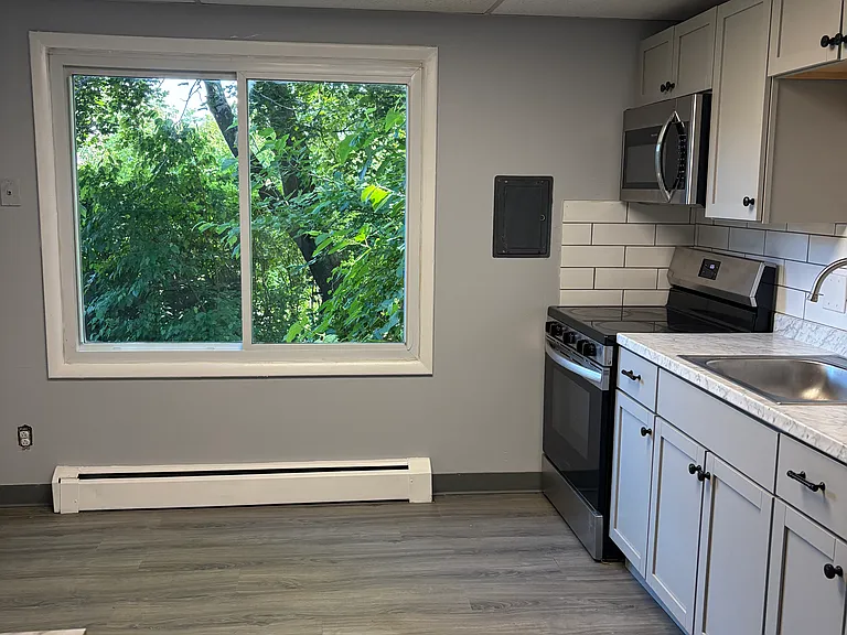 1027 Highland St #7 — Photo 8