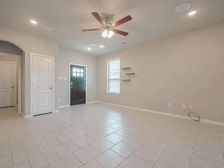 7446 French Quarter Ct — Photo 7