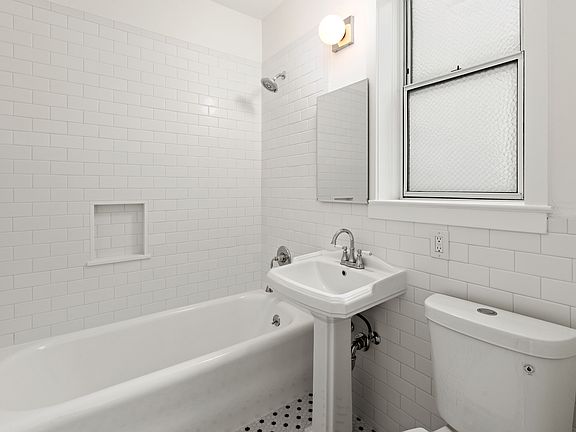 5th image of 3260 Gough St #205
