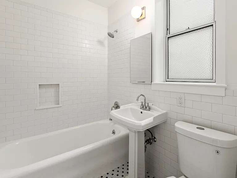 3260 Gough St #205 — Photo 5