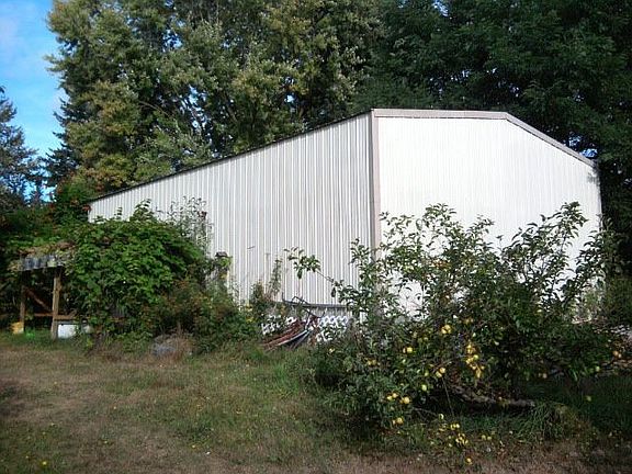 2nd image of 1004 Mission Rd
