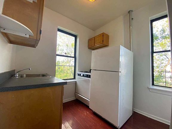 3rd image of 651 Prospect Pl #B4