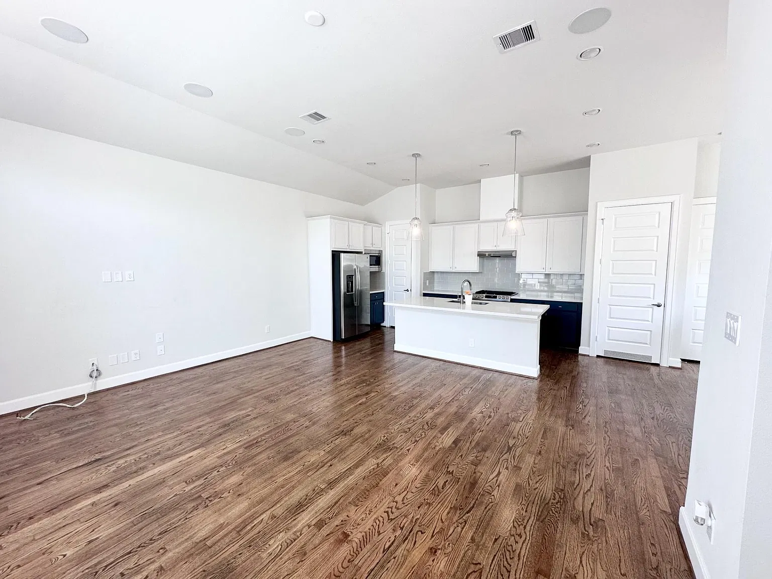 3 bed, 2.5 bath, 1648 sqft, $2,395 — Photo 4