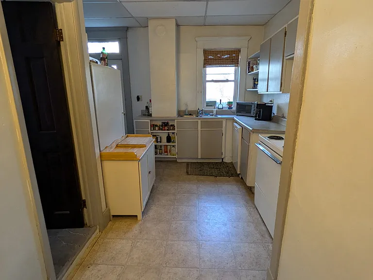 2430 Indianola Ave — Photo 16