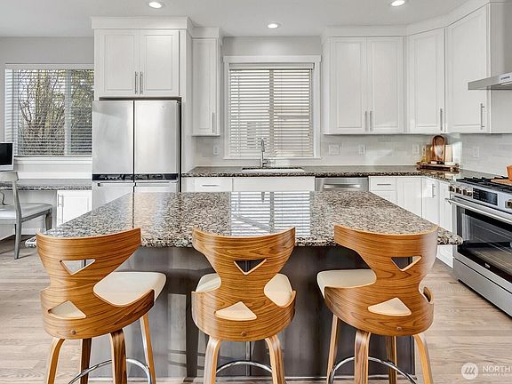 4th image of 2109 Kennewick Place NE