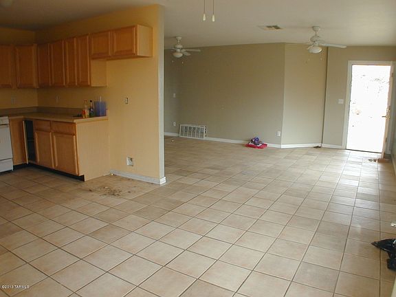 4th image of 1520 S Cherry Ave