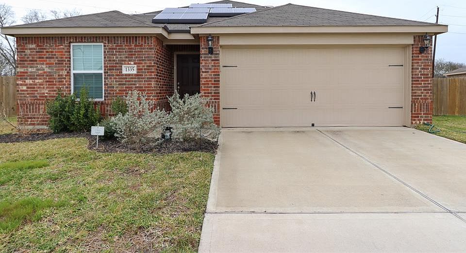 Welcome to 1335 Diamond Drape Drive