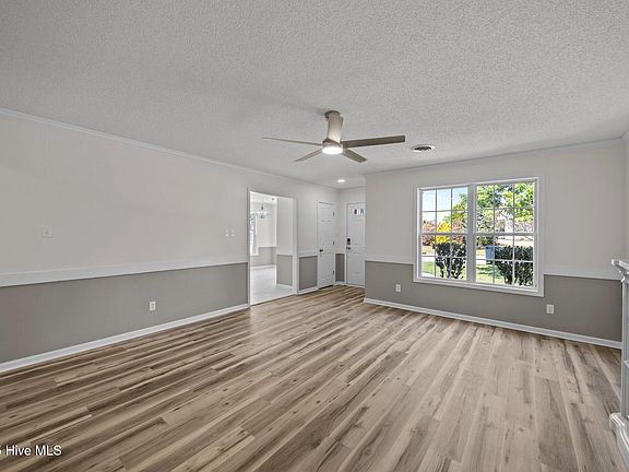5th image of 621 Daffodil Way